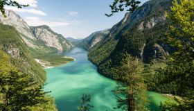 Il lago incantato che ha rubato i colori al mar dei Caraibi