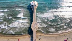 In Italia esiste una “piazza” che si allunga sul mare: è bellissima