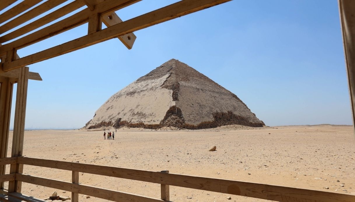 Uno scorcio della Piramide Piegata