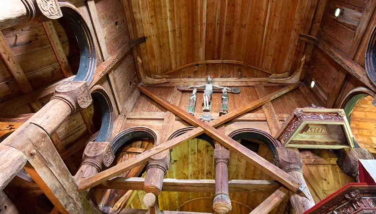 Urnes Stave, una chiesa di legno suggestiva: i suoi interni