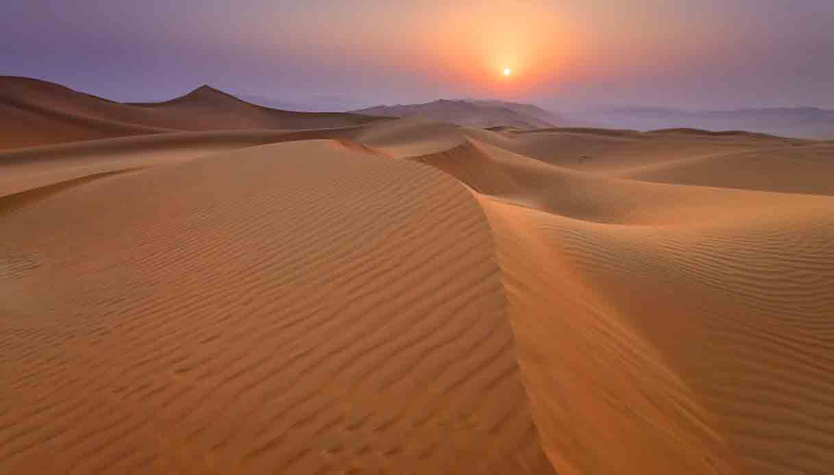 Tramonto nello sconfinato Deserto del Quarzo Vuto