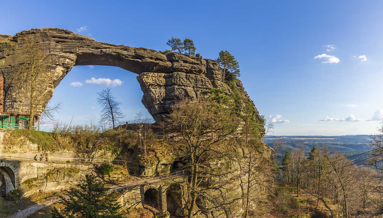 Una foto del Pravcicka Gate, l'arco di roccia naturale più grande d'Europa