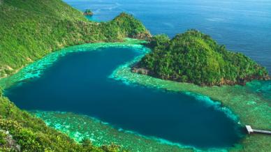 A Raja Ampat Madre Natura ha creato una laguna a forma di cuore. Sembra un sogno