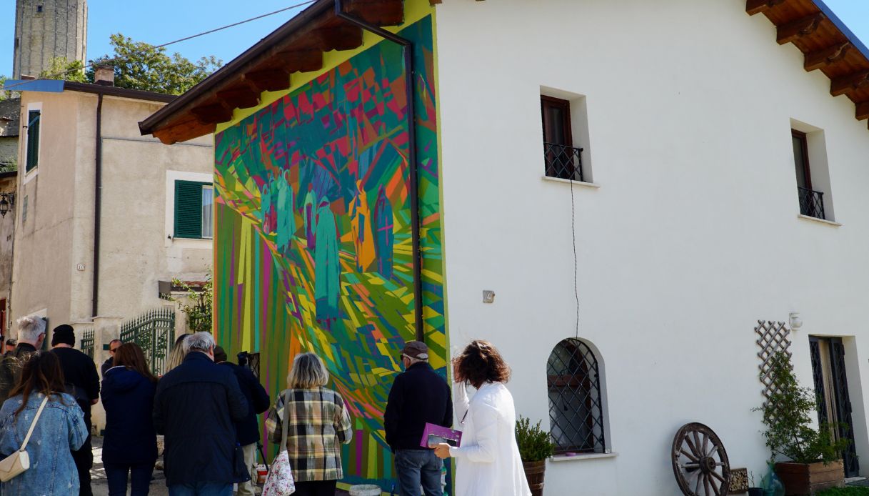 Nuru, l'eco-murale di Borgo Universo. Zoer e Giovanni Anastasia