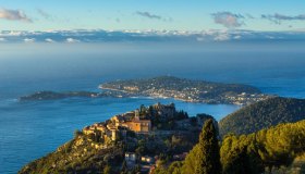 Il borgo della Costa Azzurra che sembra uscito da una fiaba