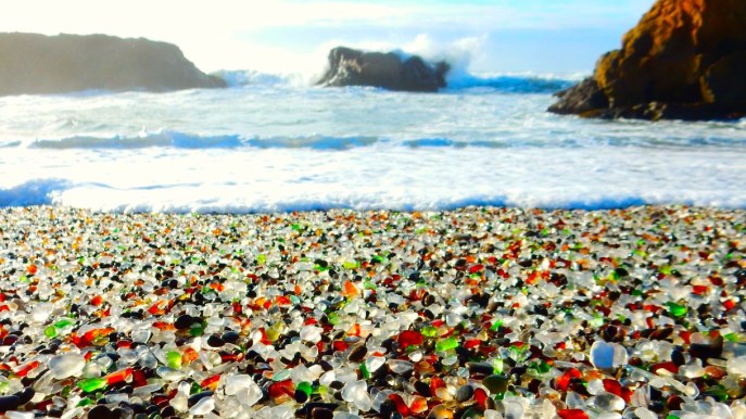 California: la spiaggia di vetro dai mille riflessi