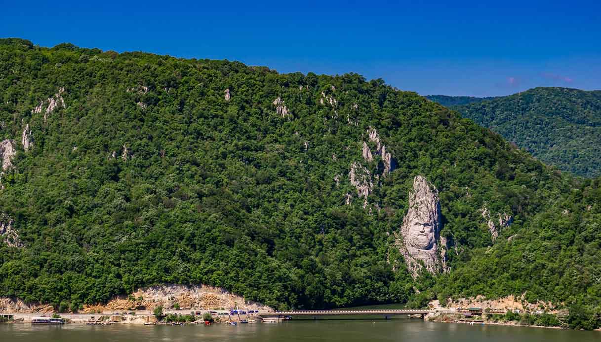 Statua del Decebalo: la più grande scultura rocciosa in Europa