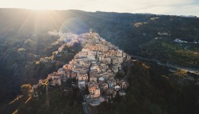 Il borgo degli angeli che sembra una cartolina dipinta