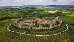 Monteriggioni, la porta del Medioevo