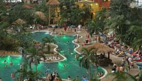 Puoi nuotare in un’isola tropicale a pochi chilometri da Berlino