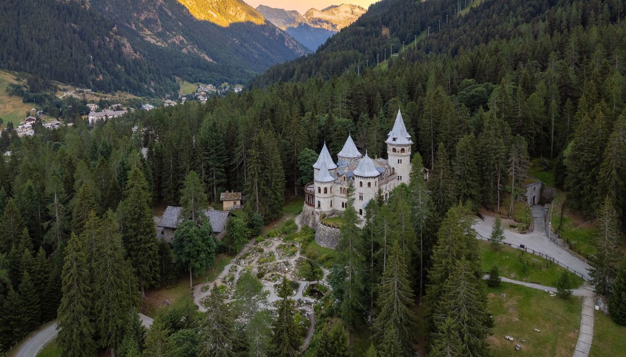 Paesaggio Castel Savoia a Gressoney