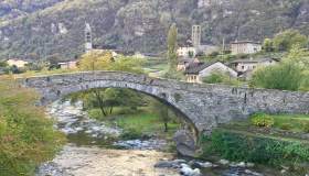 Giornico, uno dei borghi più belli della Svizzera, a due passi dall’Italia