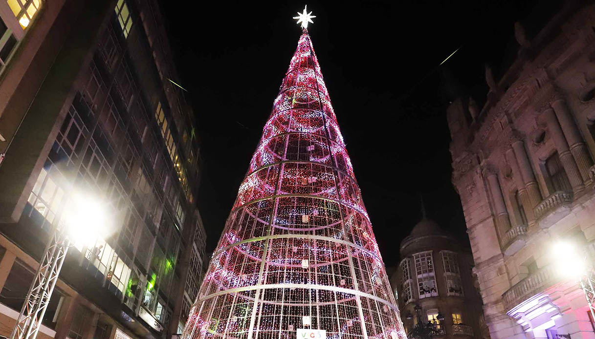 Un'immagine dell'albero di Natale di Vigo