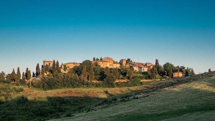 Ora puoi comprare un castello italiano e il borgo in cui si trova