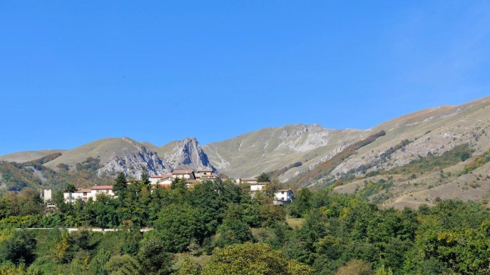 Il borgo tra i monti del Lazio ricco di storia