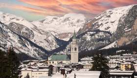 Cortina, la bellezza circondata dalle Dolomiti