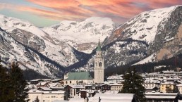 Cortina, la bellezza circondata dalle Dolomiti