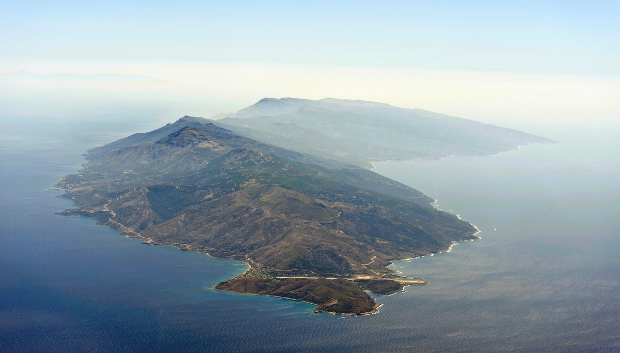 Η Ικαρία, το ελληνικό νησί που ήθελε να φαίνεται εγκαταλελειμμένο – SiViaggia