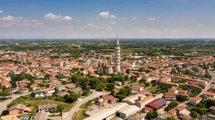 Il borgo con il campanile più alto d’Italia