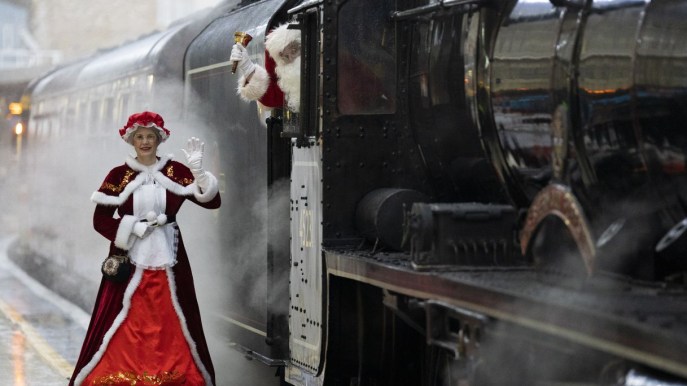 Il viaggio più magico dell’anno si fa in treno, insieme a Santa Claus