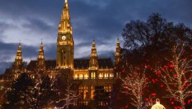 Il posto più romantico da raggiungere a Natale è un albero di cuori in città