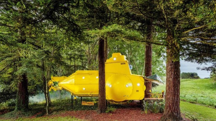 Puoi dormire in un sottomarino giallo, sulla terra ferma