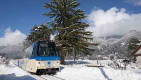 Tra i paesaggi innevati sul treno più romantico d’Italia