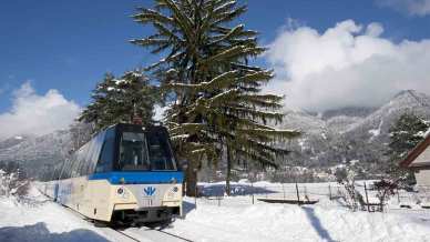 Tra i paesaggi innevati sul treno più romantico d’Italia