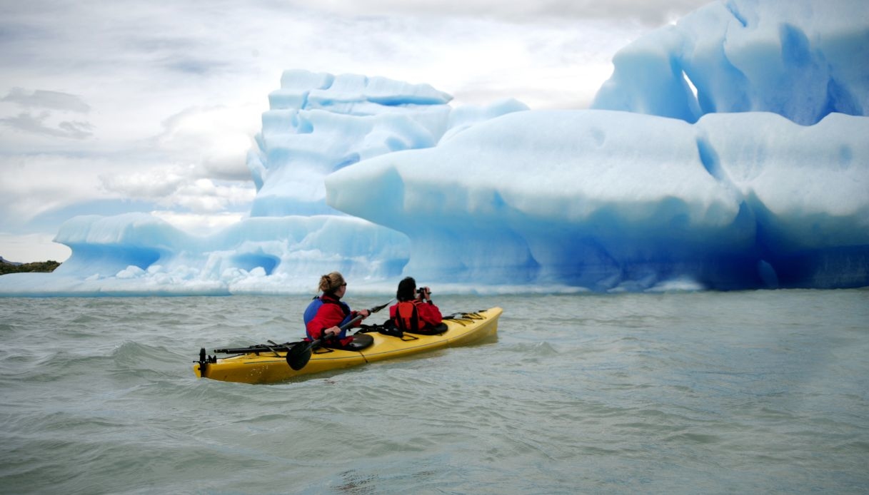 Tour di glacier kayaking