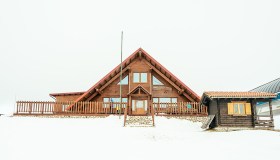 Mangiare tra la neve a 2027 metri di altezza: succede a Ovindoli