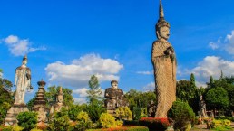 Thailandia: il giardino delle meraviglie popolato da Buddha giganti