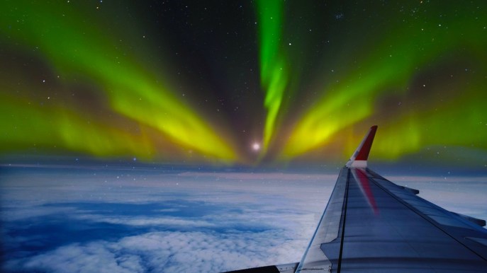 In volo verso l’aurora boreale: l’esperienza mozzafiato