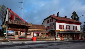 In questo hotel puoi scegliere se dormire in Francia o in Svizzera