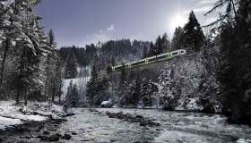 Scoprire i magici mercatini di Natale di Berna a bordo del Trenino Verde delle Alpi
