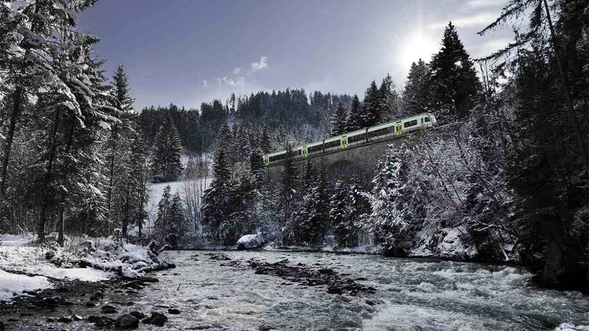 Scoprire i magici mercatini di Natale di Berna a bordo del Trenino Verde delle Alpi