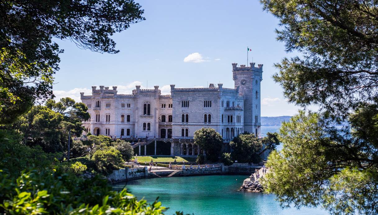 La riserva marina di Miramare con il suo romantico Castello