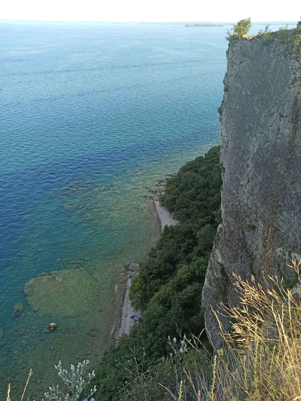 Le spiaggette nascoste della Rocca viste dal sentiero 801