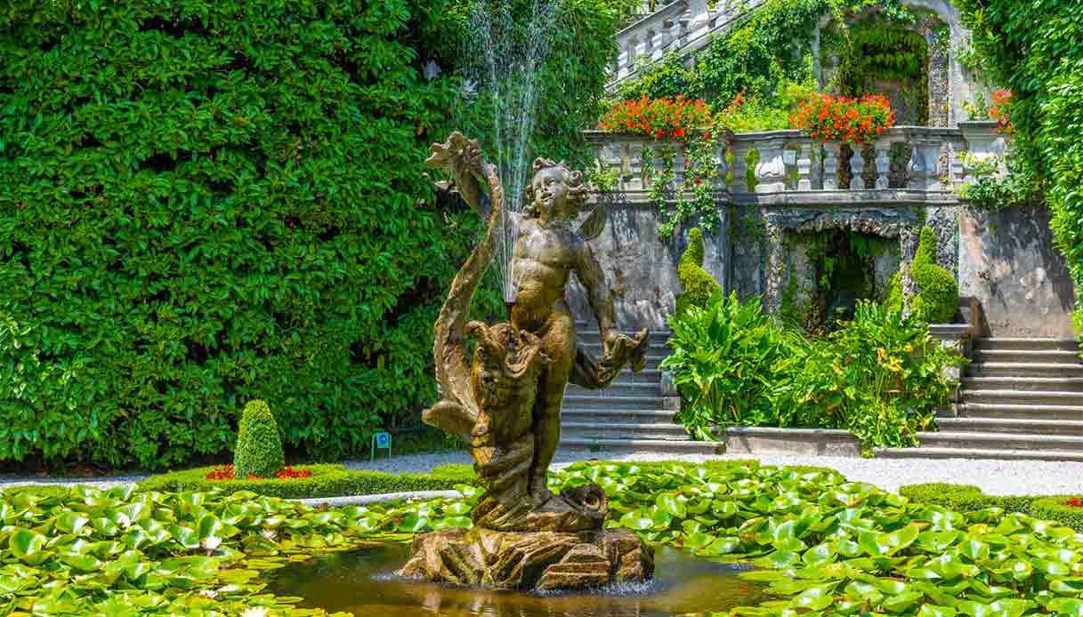 Il giardino all'italiana di Villa Carlotta, da visitare in primavera