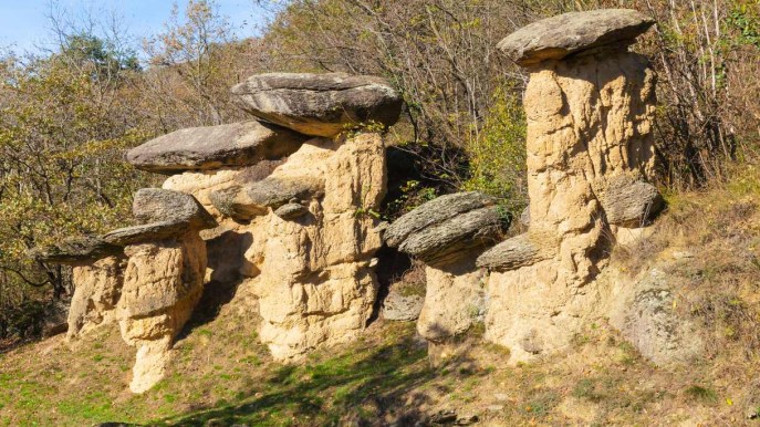 In Italia esiste un parco dove svettano enormi funghi di pietra