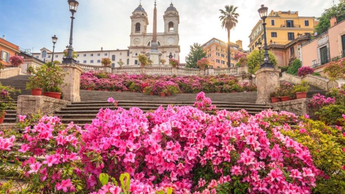 La scalinata più famosa d’Italia si tinge di rosa: è magia