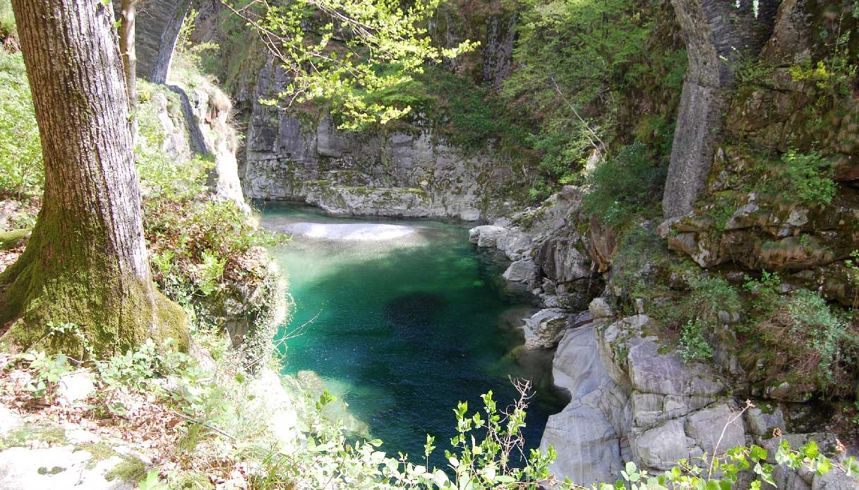 Avventure nel Melezzo, il torrente che scorre in due direzioni