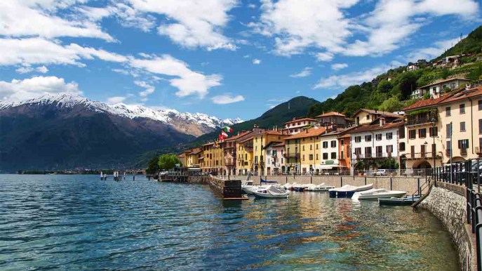 Il borgo sul Lago di Como con pozze smeraldo (e altalena) e cascata rilassante