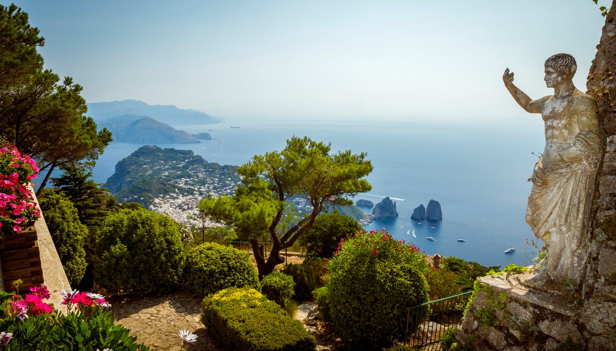 Splendida veduta da Monte Solaro a Capri