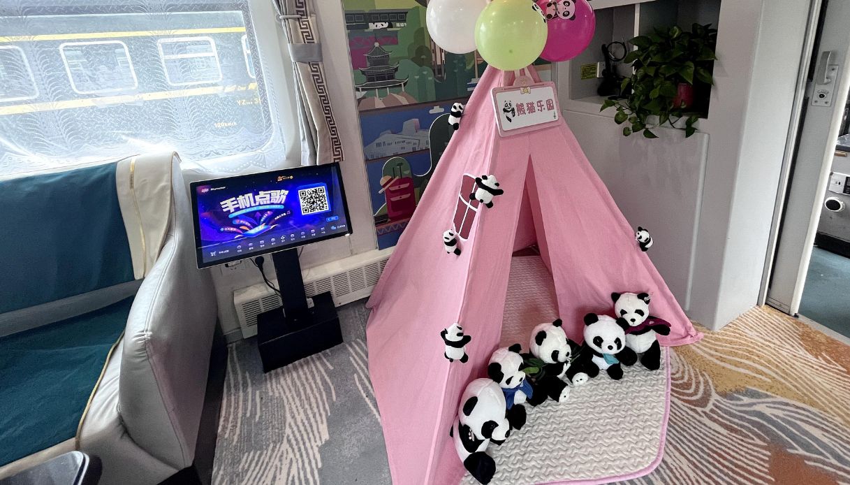Le carrozze del Panda Train dedicate all'intrattenimento di grandi e bambini