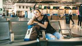 È quasi estate, ma il caos passaporti non è stato risolto