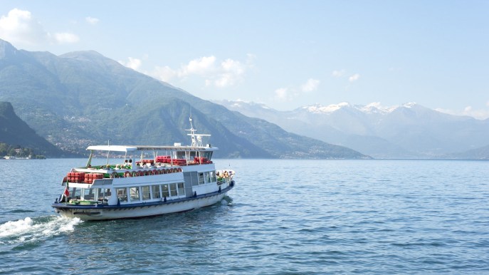 Gita in battello sul Lago di Como, tra borghi e natura