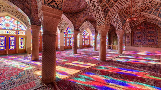 In questa moschea è custodito l’arcobaleno: puoi attraversarlo