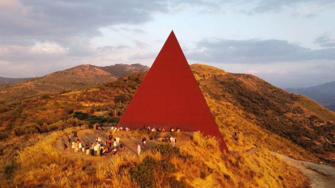 Puoi vivere il solstizio d’estate dentro una piramide: succede in Italia