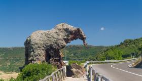 L’affascinante borgo della Sardegna dove spicca un elefante di pietra