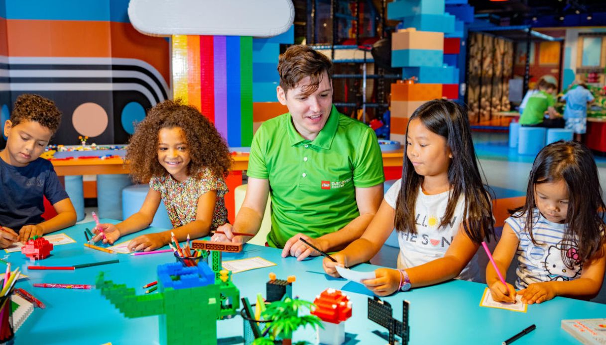 Laboratori creativi per costruttori di mondi al LEGO Discovery Center Boston